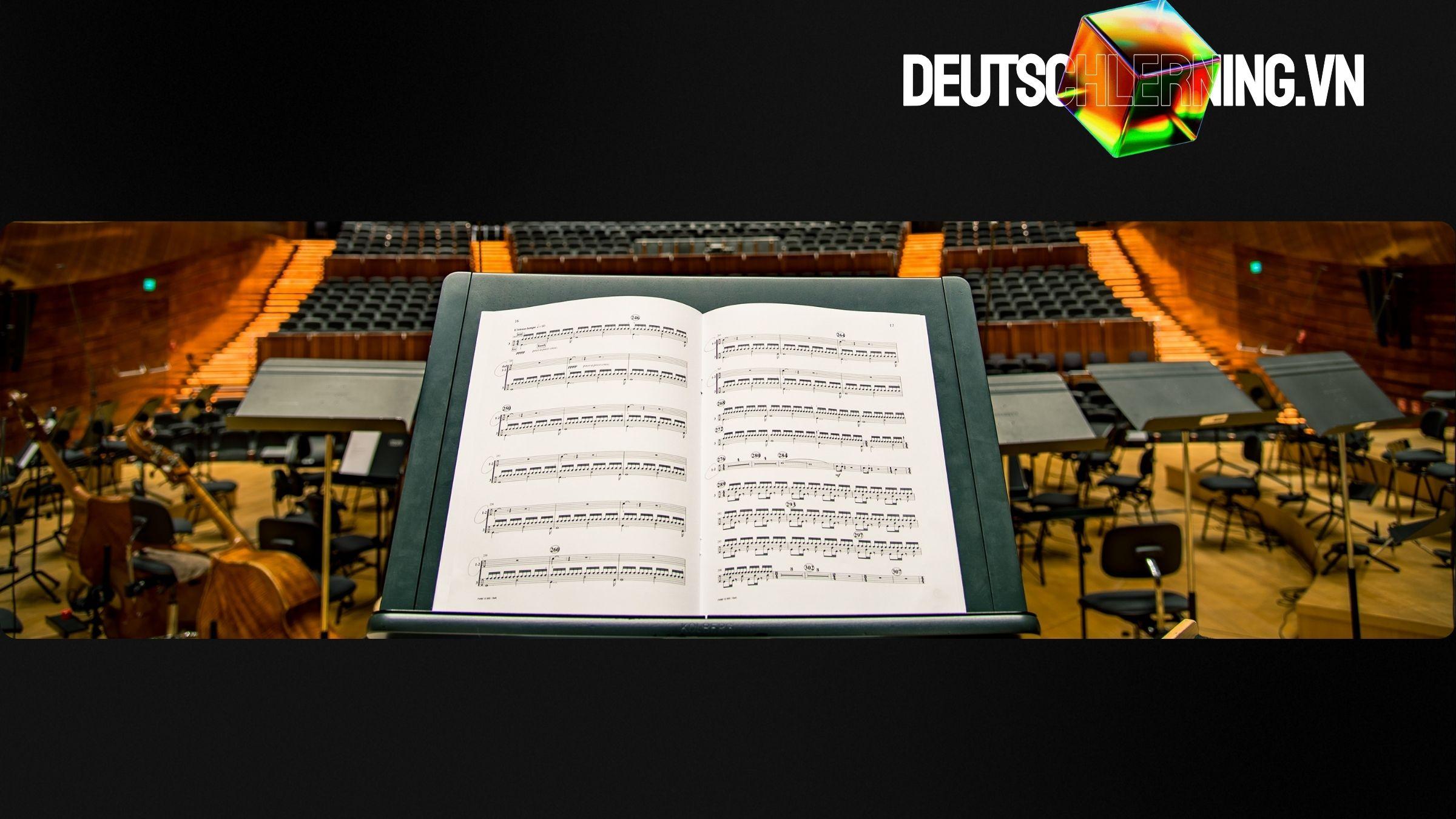 Khán phòng hòa nhạc tại Đức rực sáng trước giờ biểu diễn.